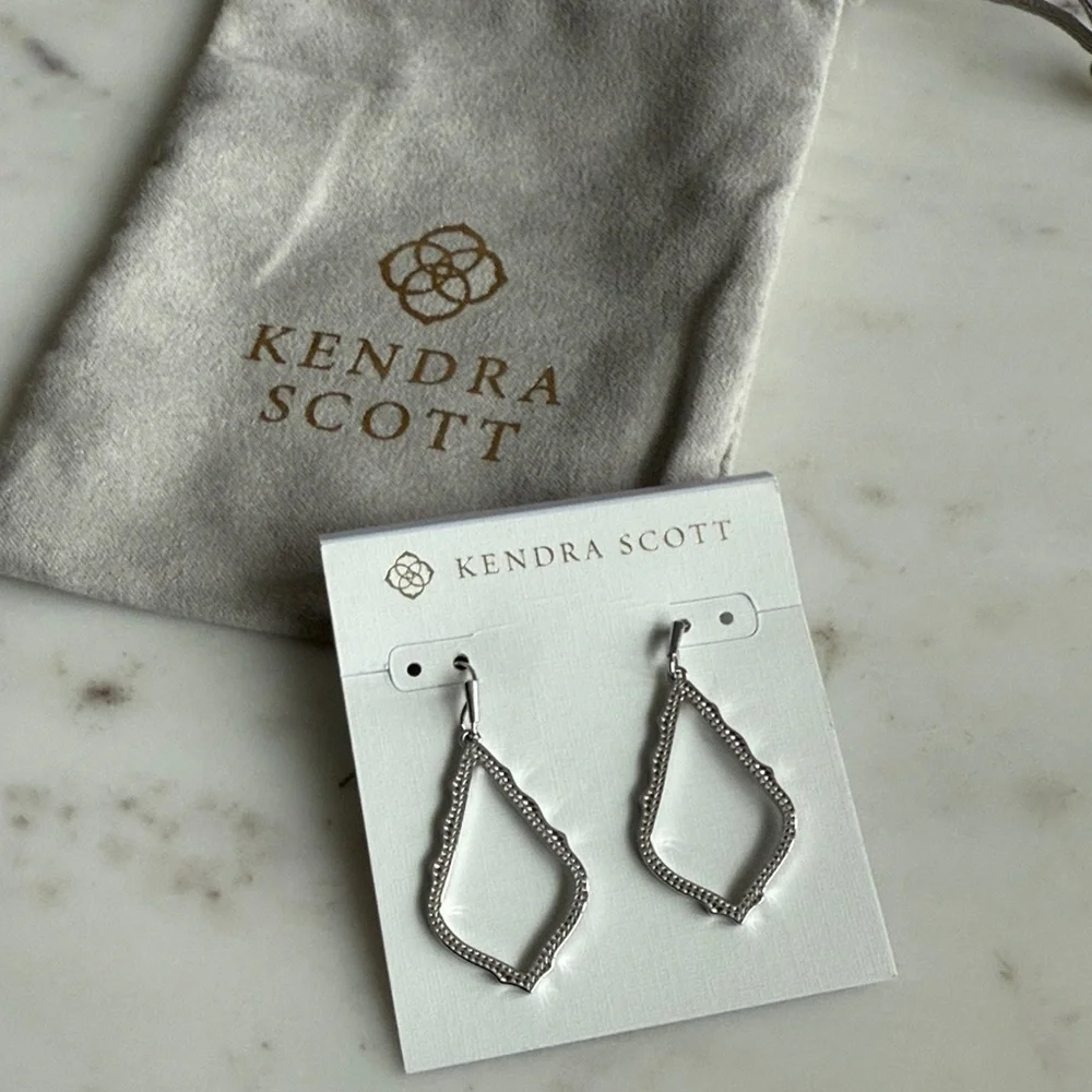 Kendra Scott Sophee Drop Earrings in Silver